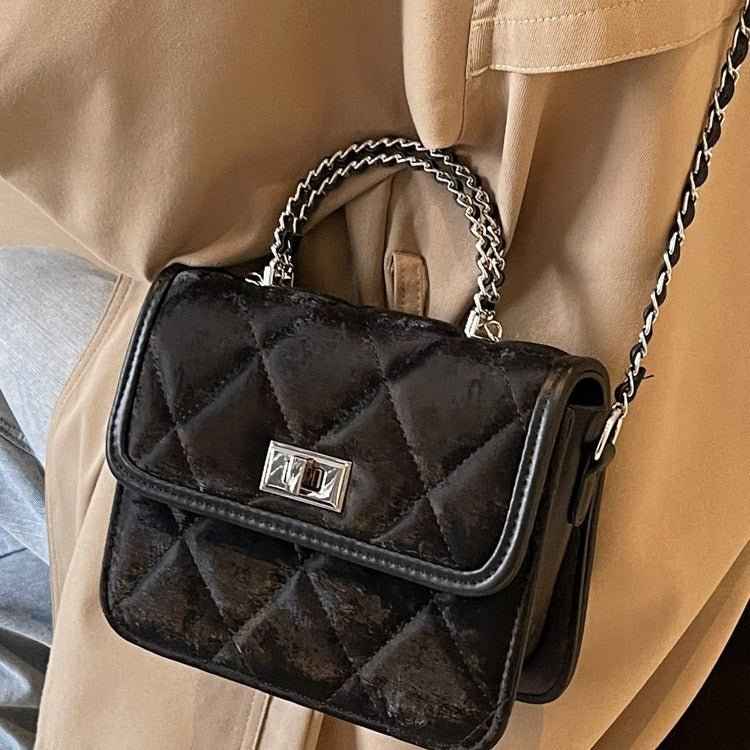Women's diamond chain crossbody bag